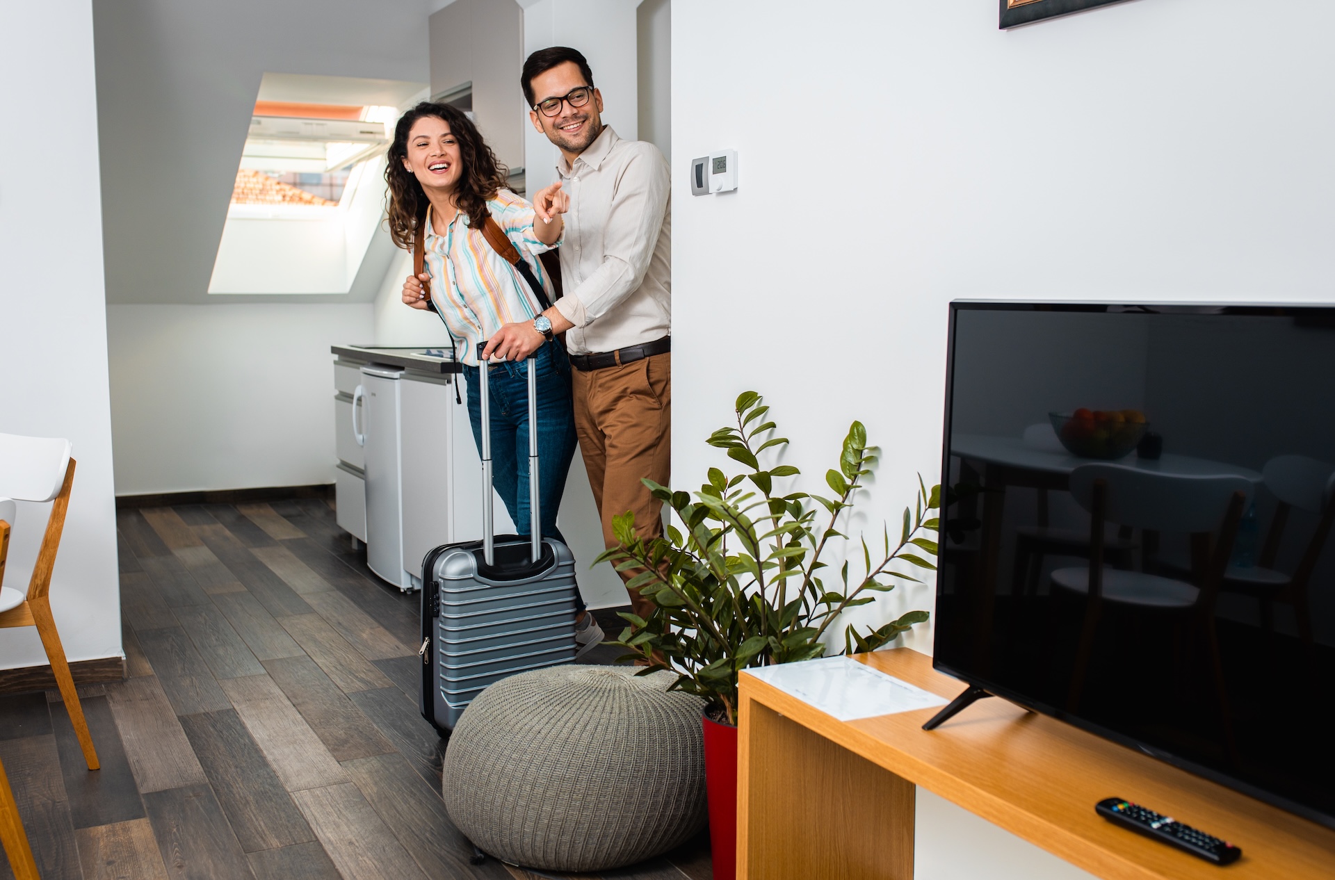 smiling couple with suitcase arriving in hotel roo 2025 01 29 08 19 41 utc